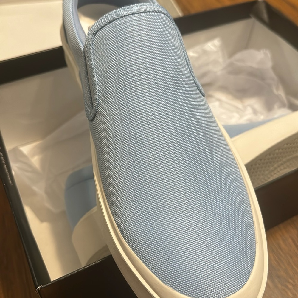 Men’s slip on canvas loafer
